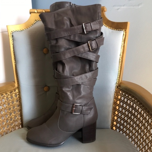 Journee Collection, gray faux leather, rounded toe, zip up heeled boots size 8 - Picture 1 of 12